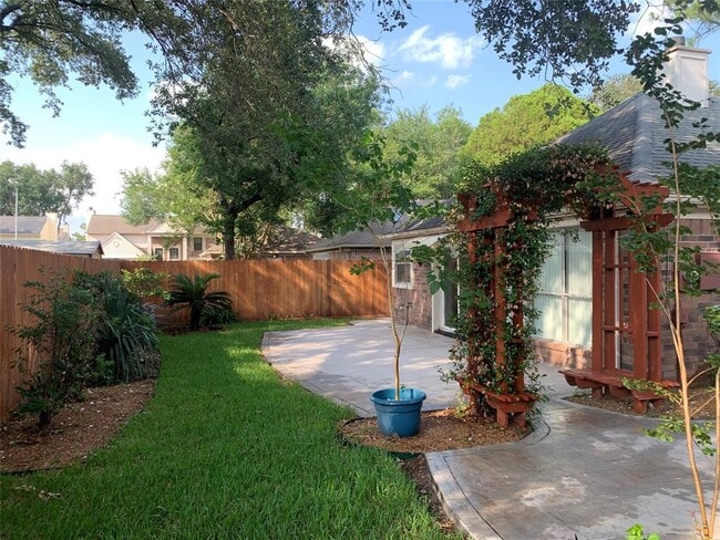 Building Photo - 13831 Sandover Dr