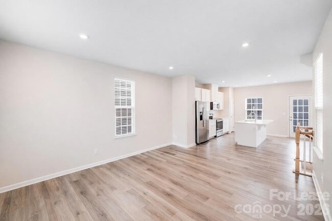 Building Photo - 2303 Autumn Olive Ln