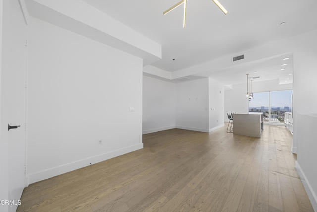 Building Photo - 1345 Havenhurst Dr