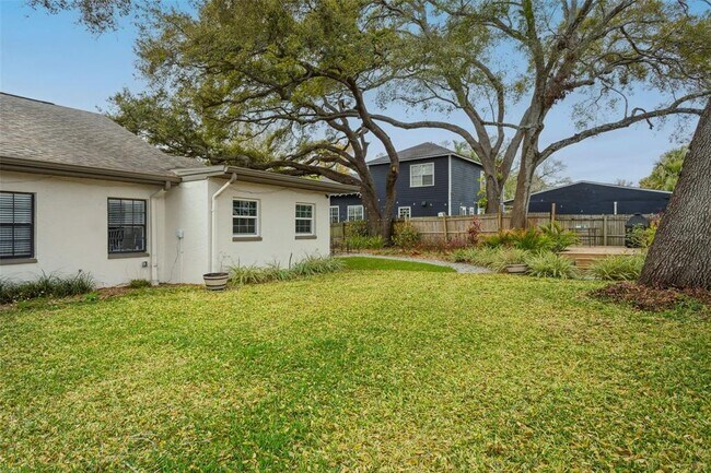 Building Photo - 2603 N Ridgewood Ave