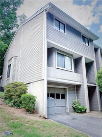 Building Photo - 2875 Torreya Way SE