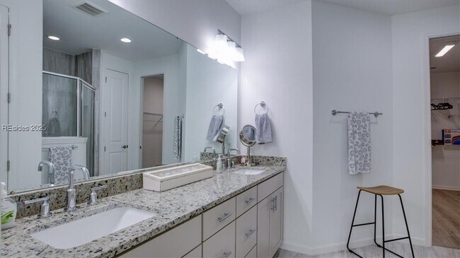 Building Photo - 125 Parrot Ave