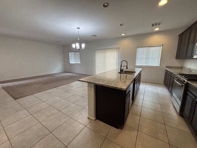 Building Photo - Beautiful Gated 3-Bed, 2.5-Bath Townhome in North Las Vegas!