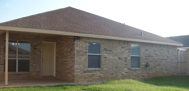 Building Photo - Great Home in Frenship School District