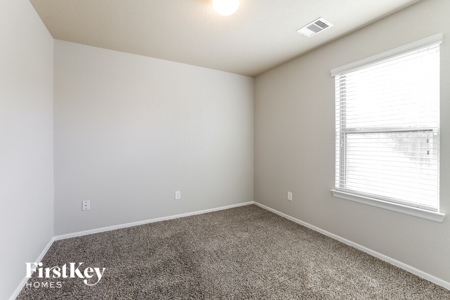 Building Photo - 7909 Big Oak Dr