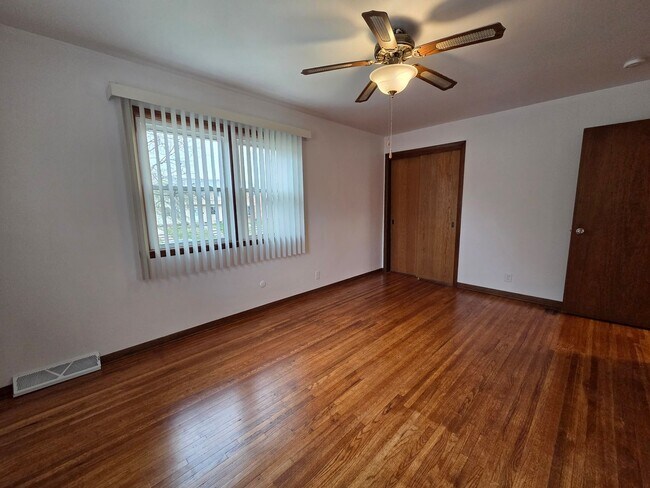 Building Photo - W 2nd St 1408-1410