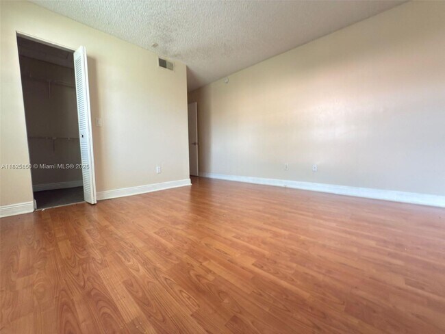 Building Photo - 1231 SW 46th Ave
