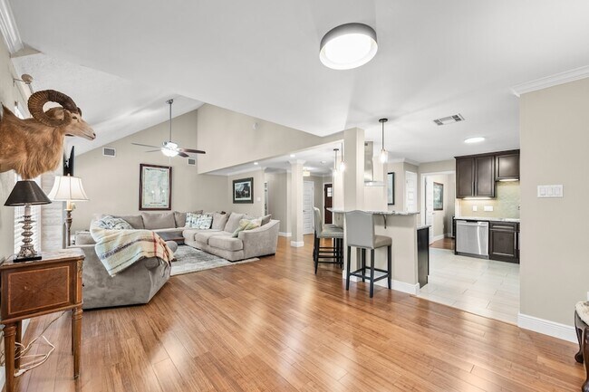 Building Photo - 43 Hickory Oak Dr