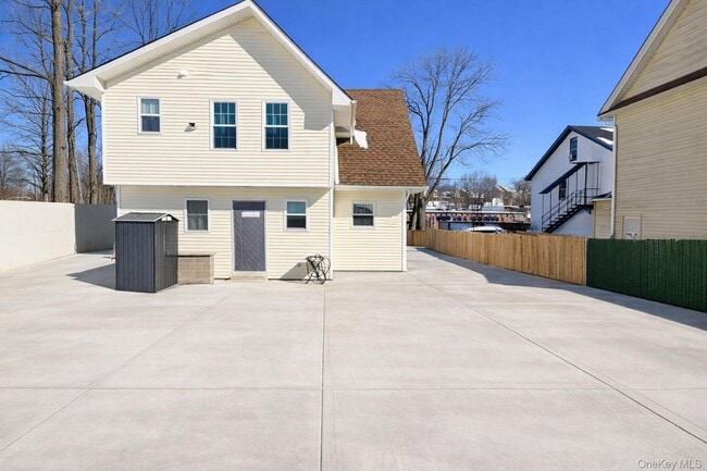 Building Photo - 79 Monhagen Ave