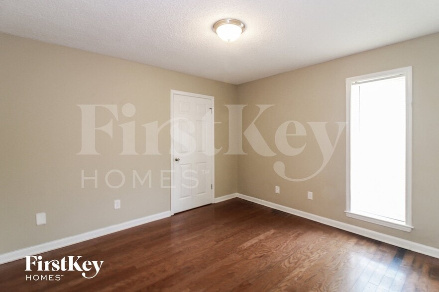 Building Photo - 5979 Rosewind Cir W