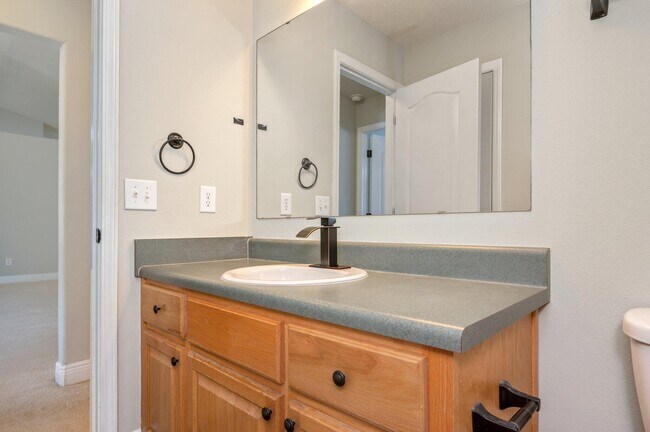 Building Photo - 654 Territory Ln