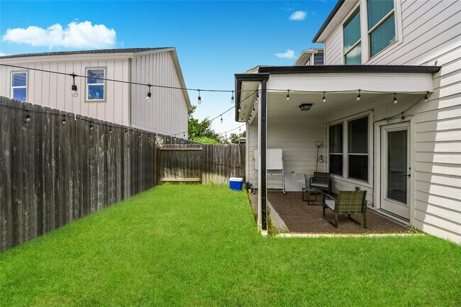 Building Photo - 1707 Summerlyn Ter Dr