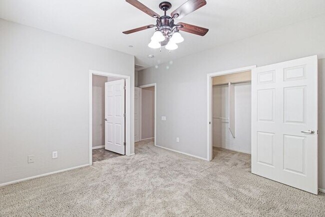 Building Photo - Beautiful townhouse for Rent!
