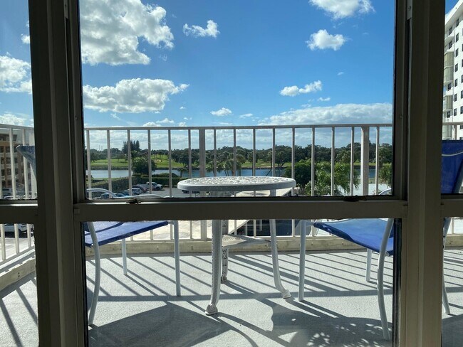 Building Photo - 336 Golfview Rd