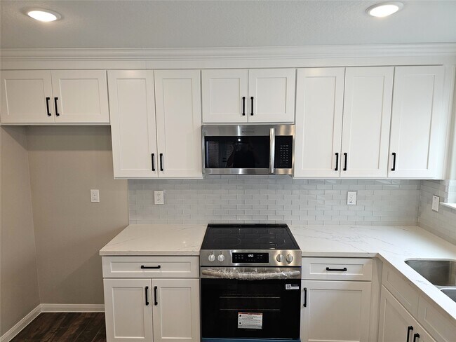 Building Photo - 10846 Kirktown Dr