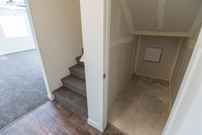 Building Photo - THE LOCHS! Gorgeous Townhome