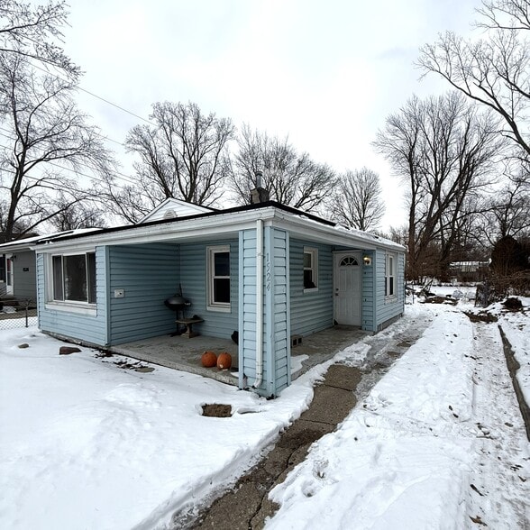 Building Photo - 1524 N Summit Ave