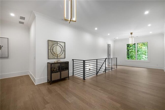 Building Photo - 306 Pinecrest Rd NE