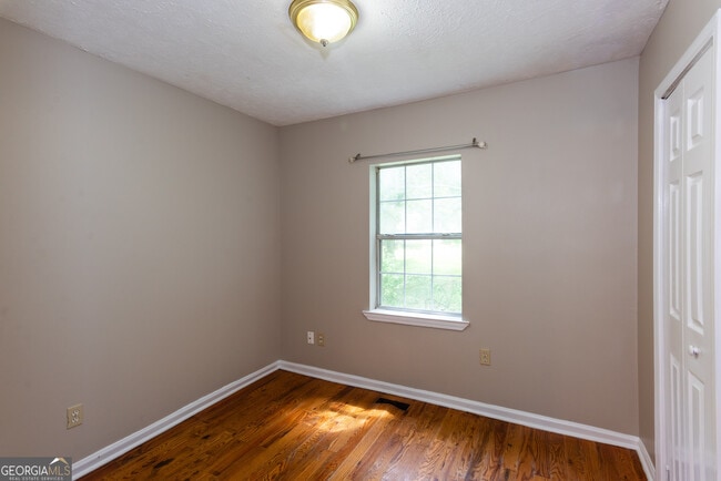Building Photo - 3172 Humphries Dr SE