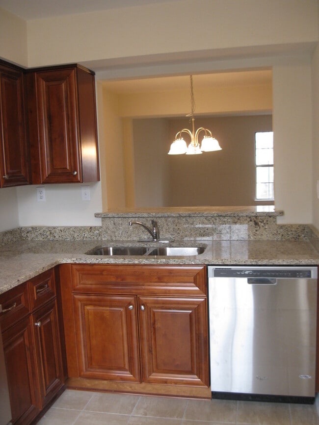 Building Photo - Beautiful 2 Bedroom townhouse in Thalia