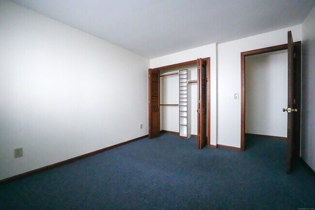 Building Photo - 4 Van Zant St