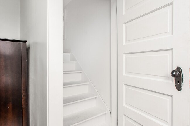 Building Photo - 234 E 7th Ave