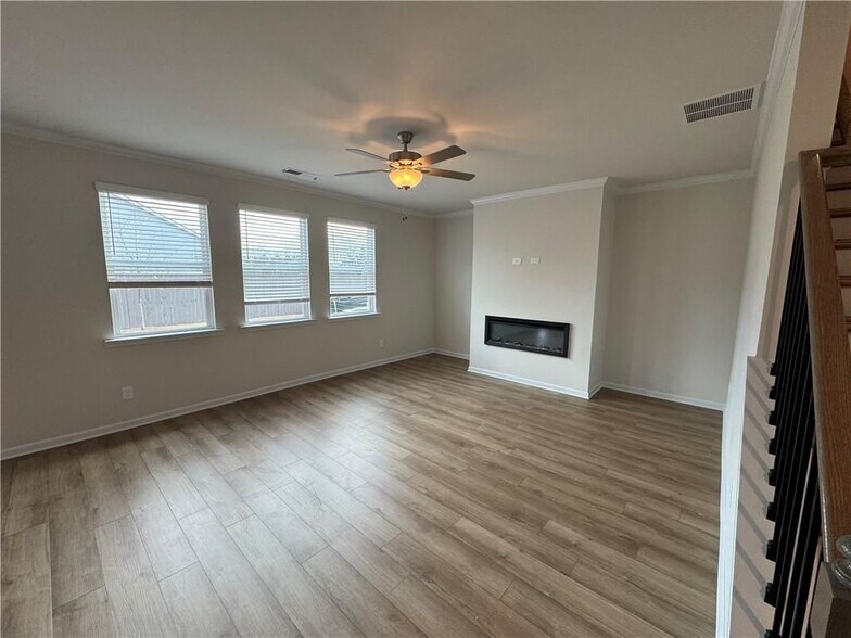 Building Photo - 1129 Georgian Point Dr