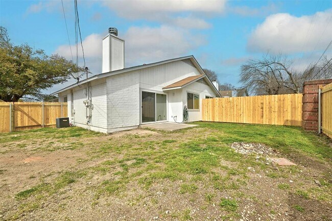Building Photo - 601 Valley View Dr