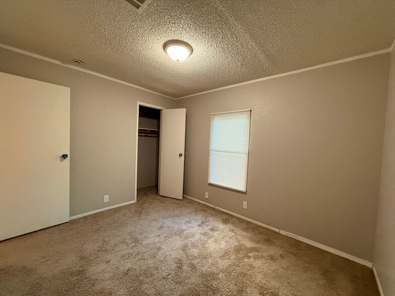 Building Photo - 11835 Greensbrook Forest Dr