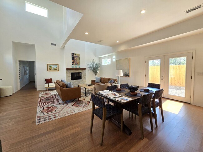Building Photo - 2822 Camino Mendoza