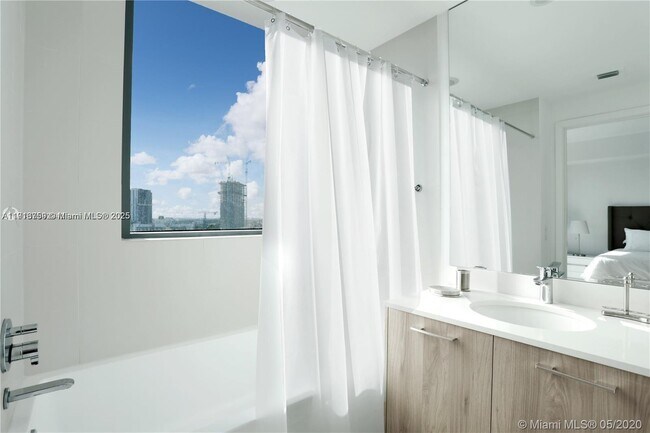 Building Photo - 501 NE 31st St