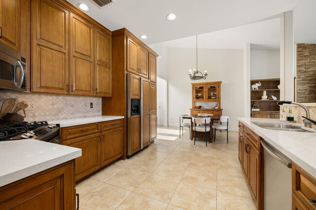 Building Photo - 44825 Guadalupe Dr
