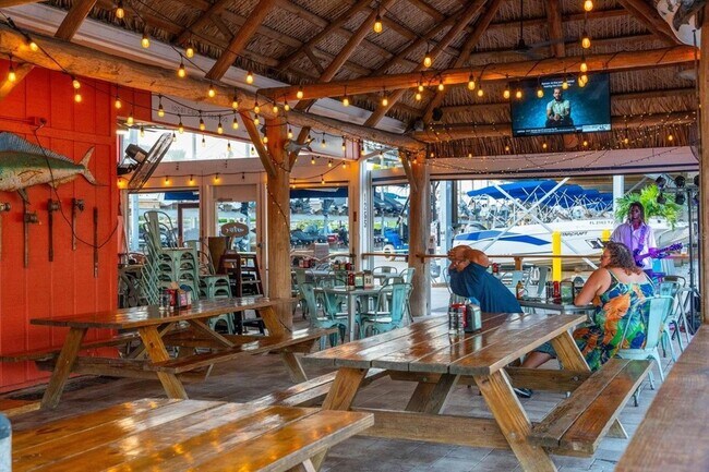 Building Photo - 6708 Sarasea Cir