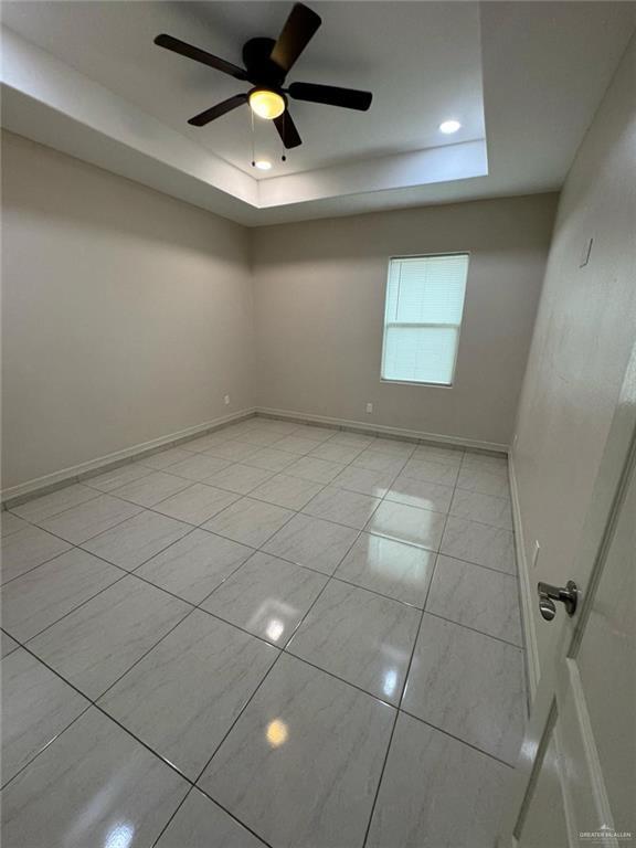 Building Photo - 304 S Ridge Ln
