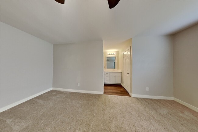 Building Photo - 16 W Bigelow Oak Ct