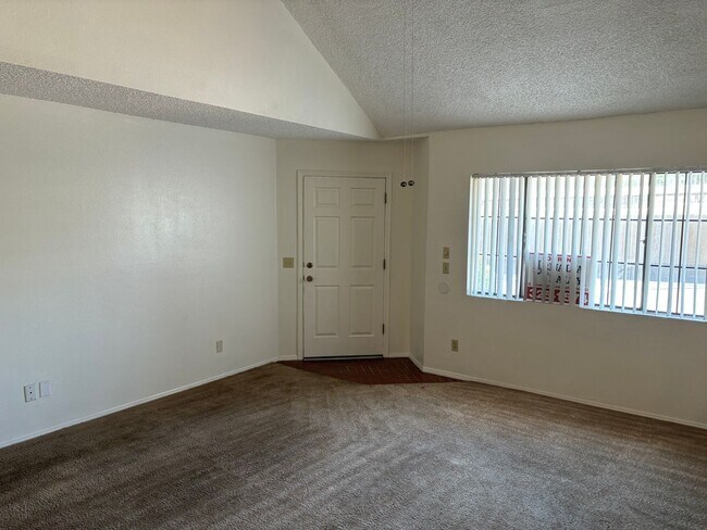 Building Photo - 1200 E River Rd