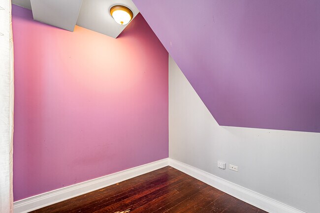 Building Photo - 2042 W Cullerton St