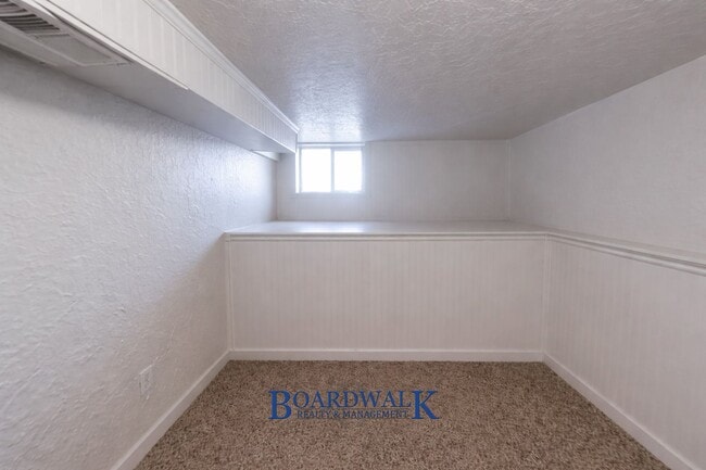 Building Photo - Beautiful 4 Bed 2 Bath SLC home!