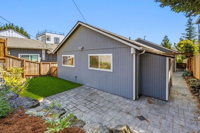Building Photo - Charming and Cozy Air-Conditioned High Point Rambler (1st Month Free)