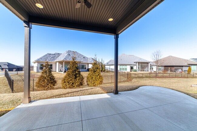 Building Photo - 609 Tomahawk Dr