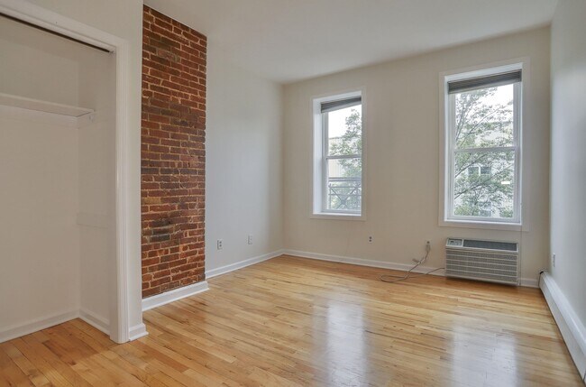 Building Photo - 218 Jefferson St