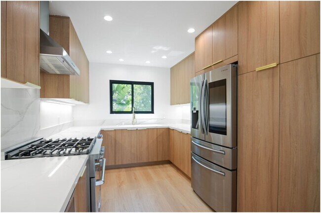 Building Photo - Lantern District Duplex!