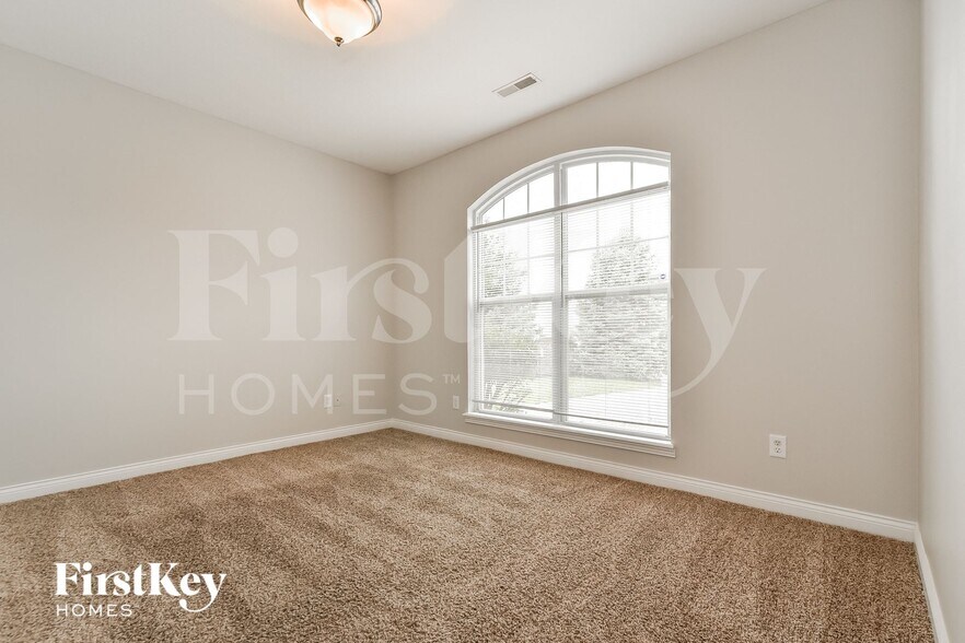 Building Photo - 1983 Collingwood Dr