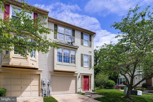 Building Photo - 6212 Briar Ct