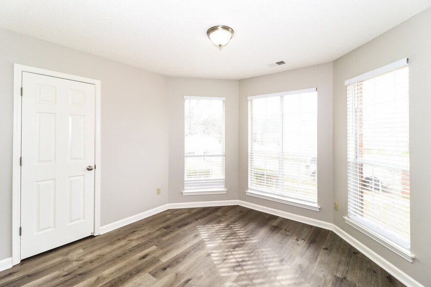 Building Photo - 6962 Lagrange Cir N