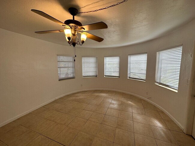 Building Photo - 530 N 20th Ave