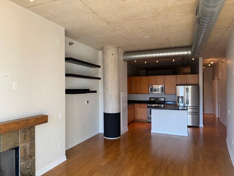 Building Photo - 720 N Larrabee St