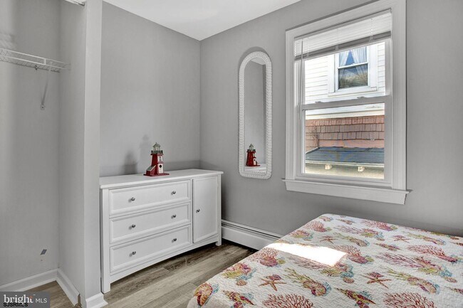 Building Photo - 15 N Victoria Ave