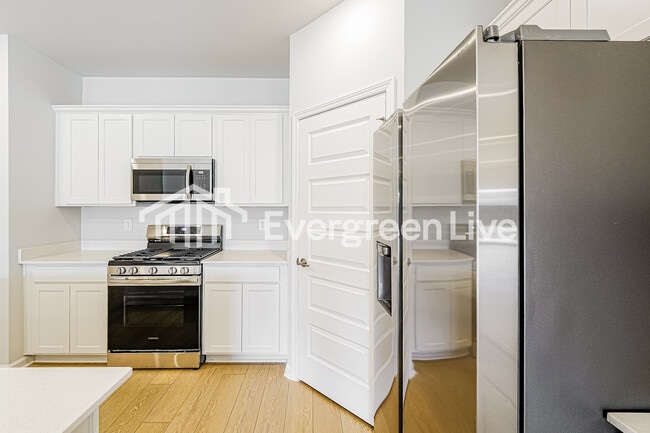 Building Photo - 318 Pond Spg Dr