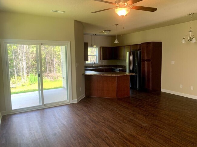Building Photo - 3 Bedroom/2.5 Bath - Holly Ridge - The Lan...